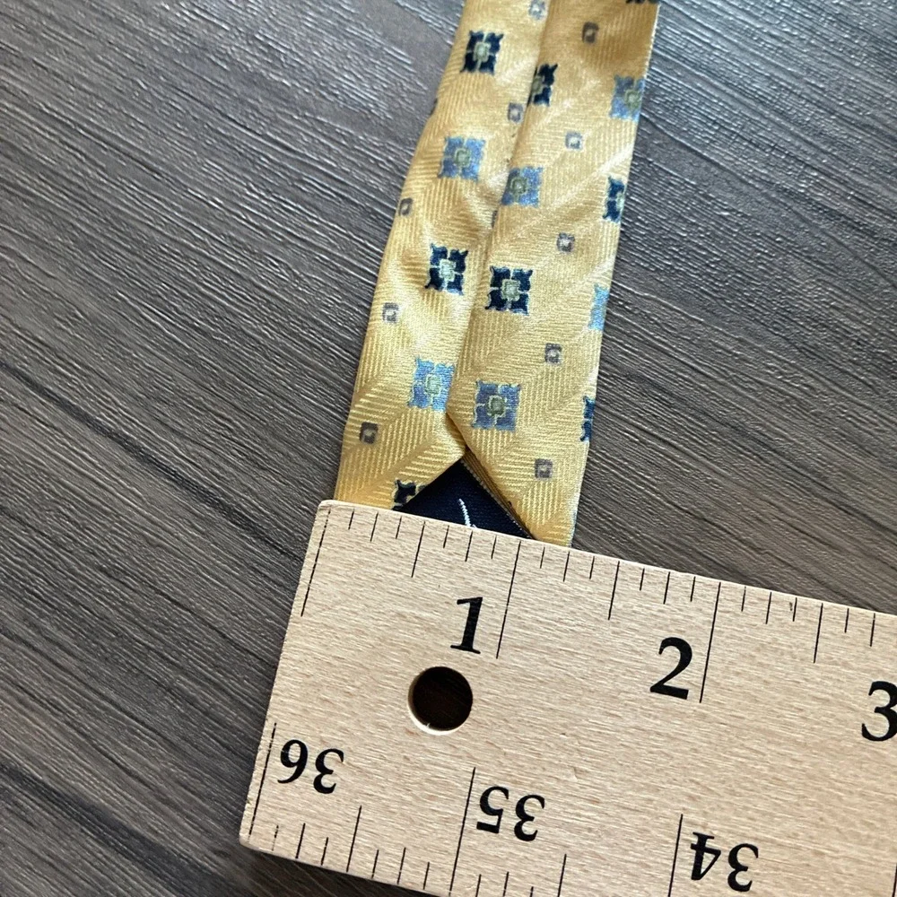 Nautica Geometric Medallion Silk Necktie OS Yellow Mens Classic Professional